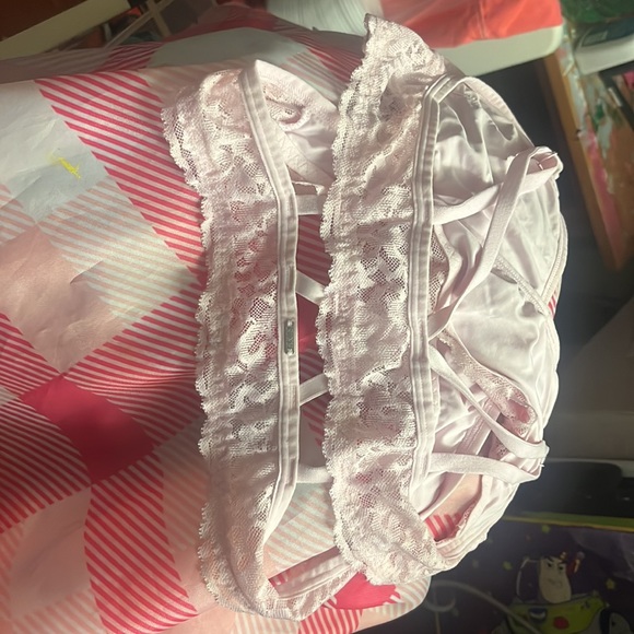 Sports bra bundle 2x Lululemon and 1x Pink VS Large $6.99 shipping - Picture 8 of 10